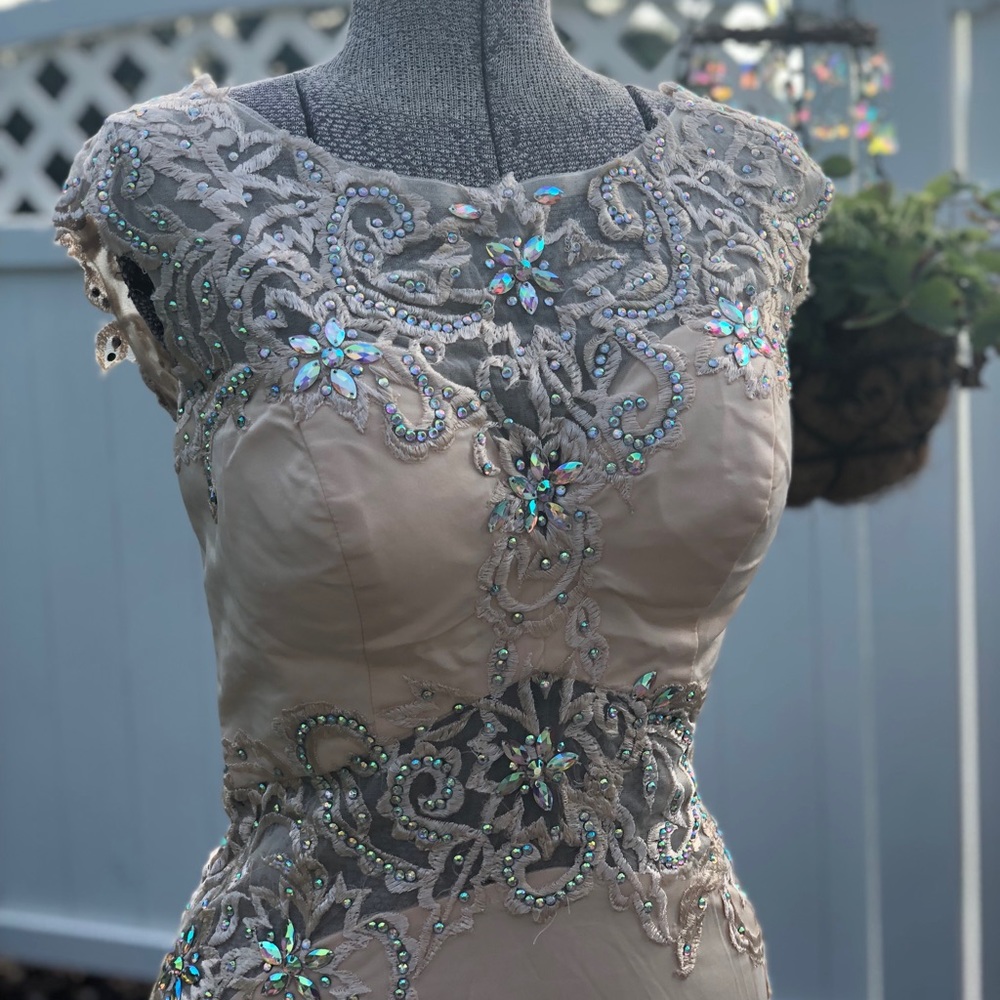 Cream formal dress with iridescent crystals - Picture 2 of 7
